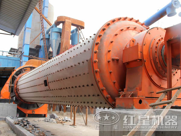 Ф1830×4500石灰石球磨機現(xiàn)場