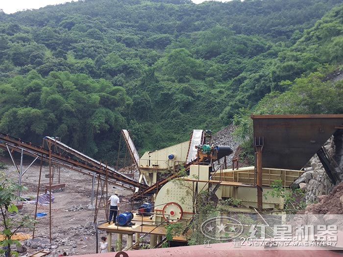 青石重錘破生產(chǎn)現(xiàn)場
