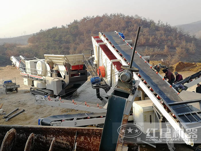 履帶式石料破碎站現(xiàn)場