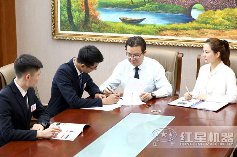 紅星與客戶達成合作，愉快簽約