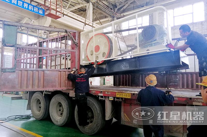 紅星對輥制砂機價格合理，發往客戶現場