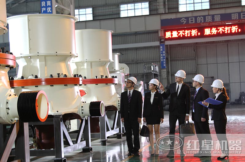 客戶到廠參觀圓錐破碎機 客戶到廠參觀圓錐破碎機