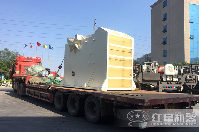 一天1000方大型破石機(jī)發(fā)貨