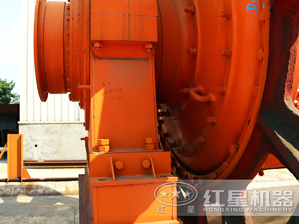 脫硫石灰球磨機(jī)細(xì)節(jié)圖 脫硫石灰球磨機(jī)細(xì)節(jié)圖