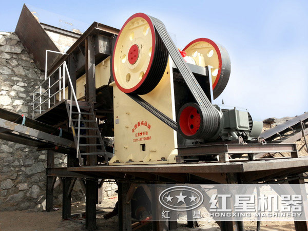 石灰破碎作業(yè)現(xiàn)場(chǎng)