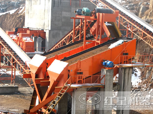 振動(dòng)篩工作現(xiàn)場(chǎng)