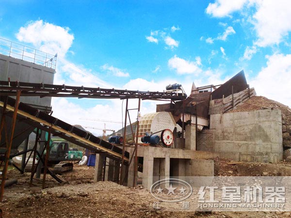 PCZ型錘式整形破碎機現場圖 PCZ型錘式整形破碎機現場圖