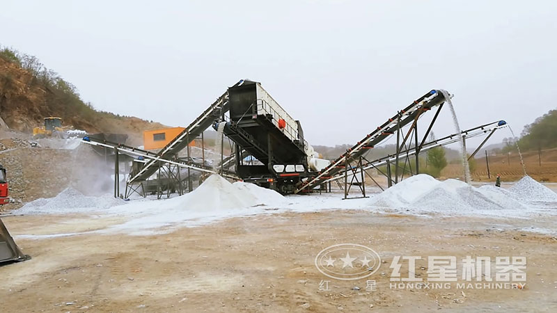 紅星石子移動破碎站生產(chǎn)現(xiàn)場